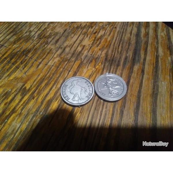 Monnaie scolaire 50 centimes Ann�e 1964Deux mod�les diff�rents