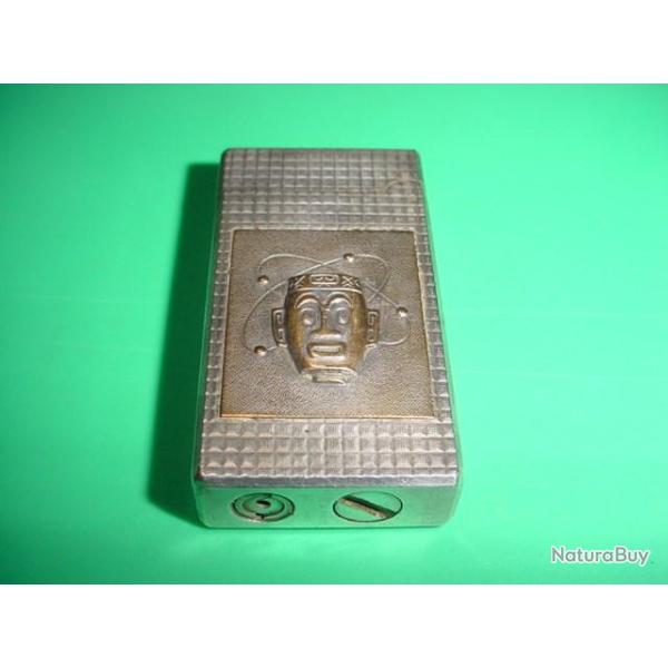 Rare briquet du Centre d'Exp�rimentation du Pacifique (Mururoa)..