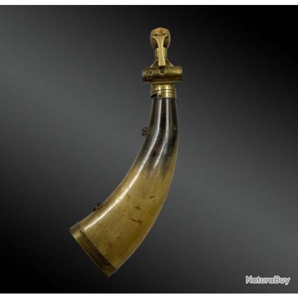 Poire � Poudre En Corne Claire Et Laiton, XIX�me