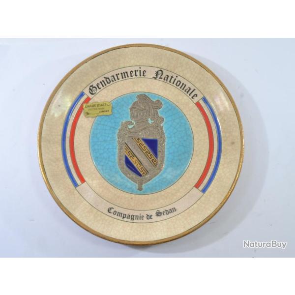 Assiette GENDARMERIE NATIONALE COMPAGNIE DE SEDAN emaux Longwy Faiencerie des Recollets