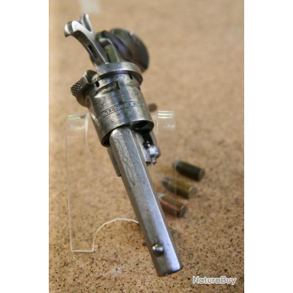 REVOLVER A BROCHE  CALIBRE 7MM TYPE LEFAUCHEUX  MARQUE  THE GARDIAN MODEL  OF 1878 avec 4 CARTOUCHES