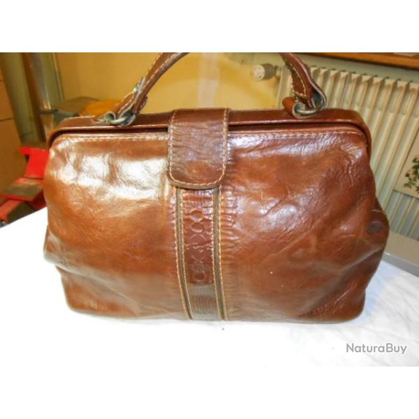 TRES RARE sacoche cuir fa�on "doc holliday" tres bon etat