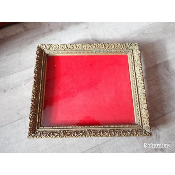 Tableau vitrine � suspendre ou poser sur �tag�re. Id�al pour d�corations