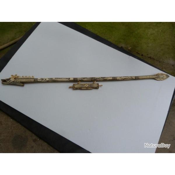 grande sarbacane en os sculpt� indonesie complete long 1,30 m