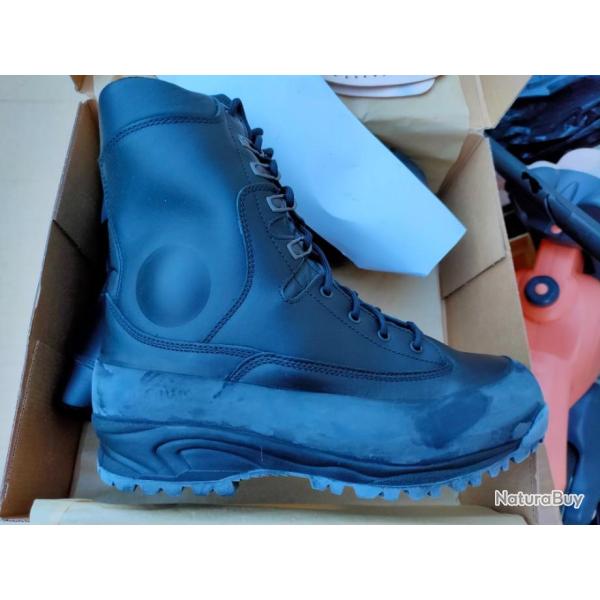 Chaussures commandos Cosmas 45/46/47 rangers neuves / chaussures combat