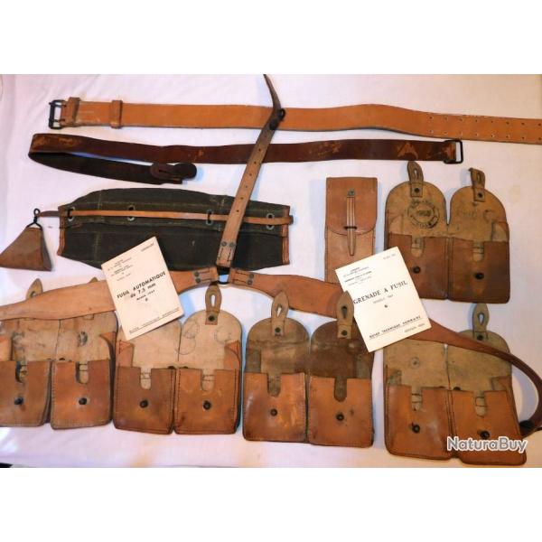 FUSILS MAS 49 : GROS LOT : PORTE CHARGEURS + BRETELLE + COUVRE CULASSE + MANUELS + CEINTURON + ETC