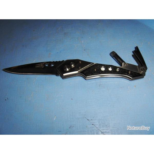 couteau cran d'arret qui fait lampe et d�capsuleur neuf