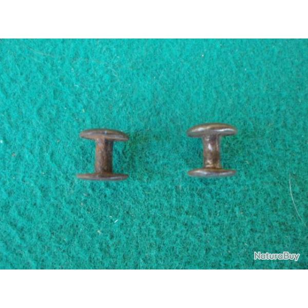 2 boutons attache bretelle en fer.