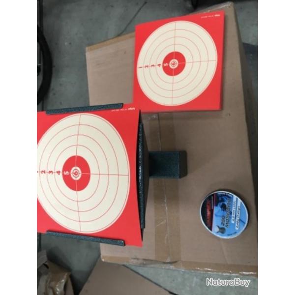 Cible m�tal plus 50 cartons plus une bo�te de plomb