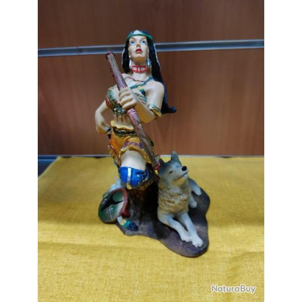 figurine indienne avec loup