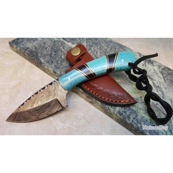 DM1233TR Couteau Skinner Damas 256 Couches Manche Turquoise Etui Cuir