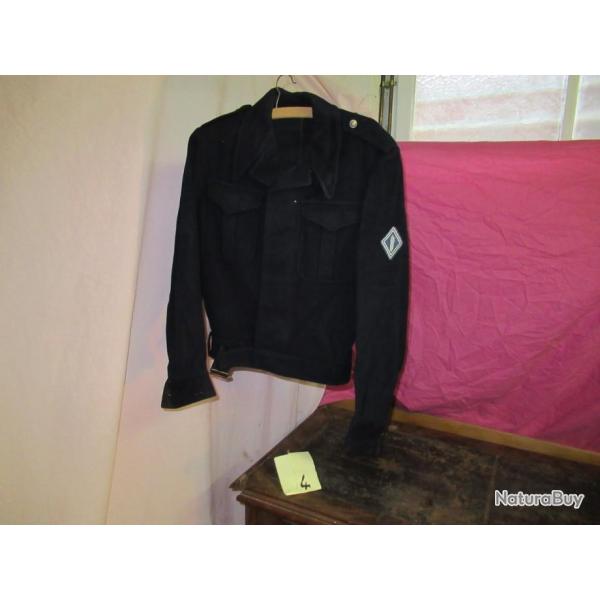 Costume militaire ancien  identifier.      (N 4)  Mme texte pour toutes mes annonces de costume