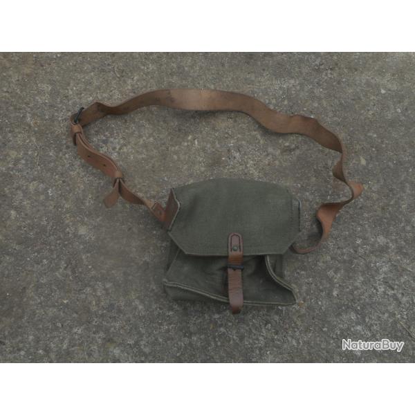 porte chargeur FM 24/29 cuir marron arm�e fran�aise premier type sans passant au dos dat� 1-57