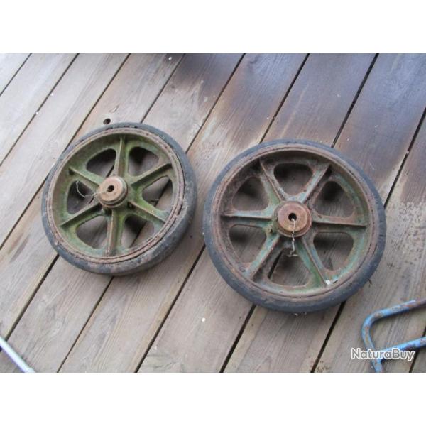 Militaria : Chenillette Renault UE / paire de roues � bandage HUTCHINSON 48 cm