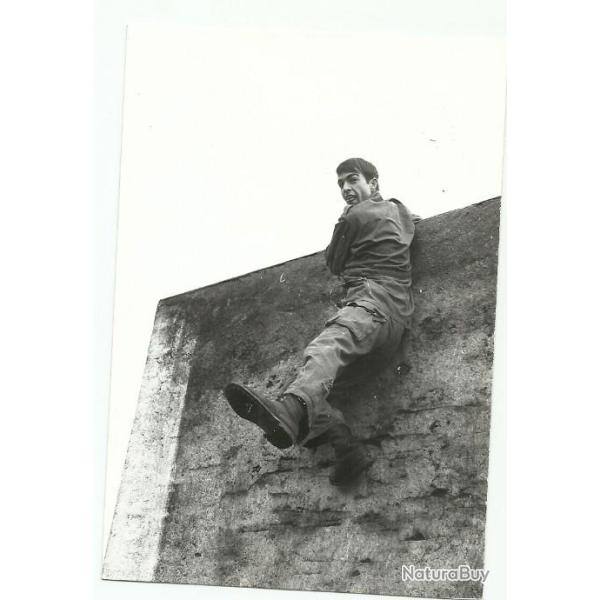 ANCIEN PHOTO CAMP MILITAIRE ENTRAINEMENT SAUT DU MUR Soldat Bidasse Militaria