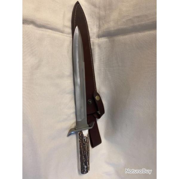 Dague avec manche en bois