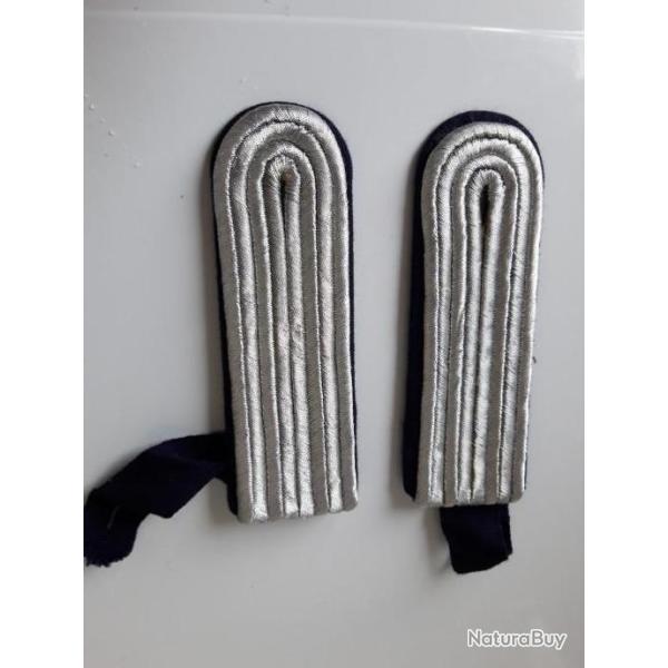 PAIRE DE PATTES D EPAULE D OFFICIER DE LA MARINE DE LA NVA