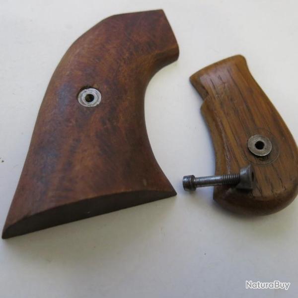 VENDUPAR CUIRASSIER11 N� 2 ROSETTE DE PLAQUETTES DE REVOLVERS DIVERS