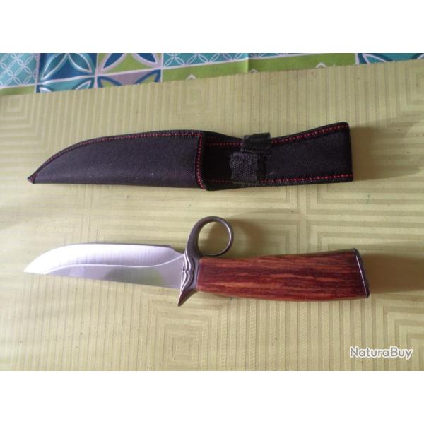 Poignard au design original