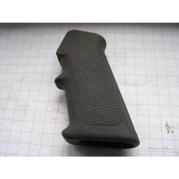 POIGNEE PLASTIQUE AR 15