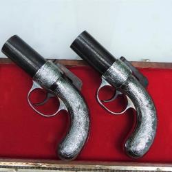 2 Pistolets poivri&egrave;re de marque ASTRA  &agrave;  poudre noire XX&egrave;me .. (fonctionnel )