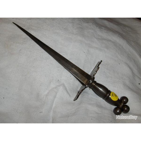 dague  haute �poque pommeau en tr�fle fn 18 �me d�but 19�me si�cle