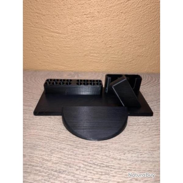 Support / pr�sentoir pour pistolet Luger P08, 2 chargeurs et 16 cartouches