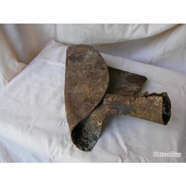 WW1 FRANCE PELLE DE TYPE PIONNIER PLIE PICE 100 % DE TERRAIN  RELIQUE DE ZONE DE COMBATS WW1