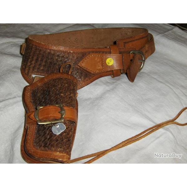 Ceinturon avec holster en cuir gaufr� basket