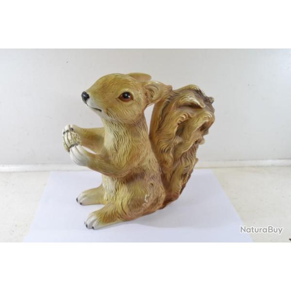 Grand �cureuil en c�ramique avec noix. D�coration nature, campagne chasse jardin. Ab�m�