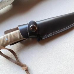 Nouveau  couteau Chasse / Randonnée... Boker avec garde