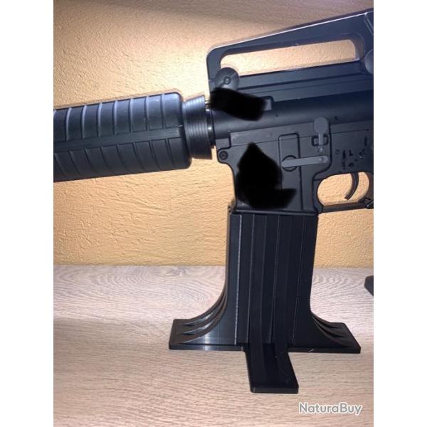Support noir pour AR 15 / M 4 / M 16 et toutes les armes utilisant le chargeur au standard AR 15