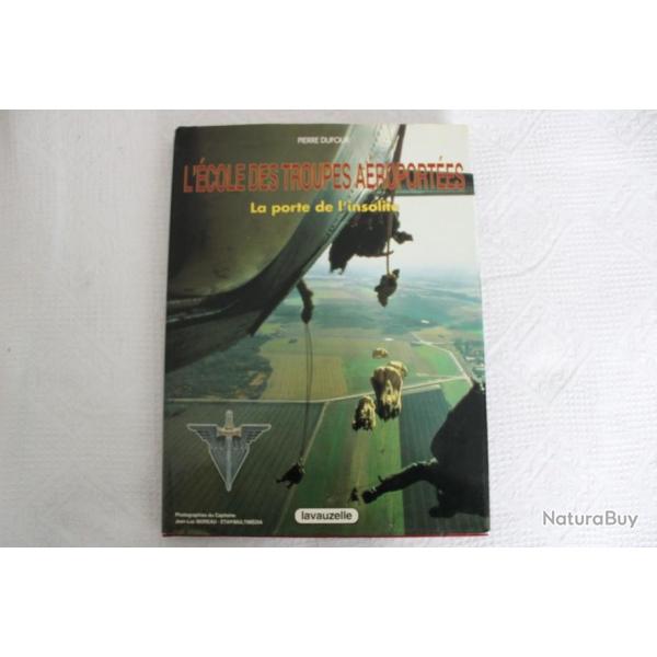 L'�cole des troupes a�roport�es, la porte de l'insolite