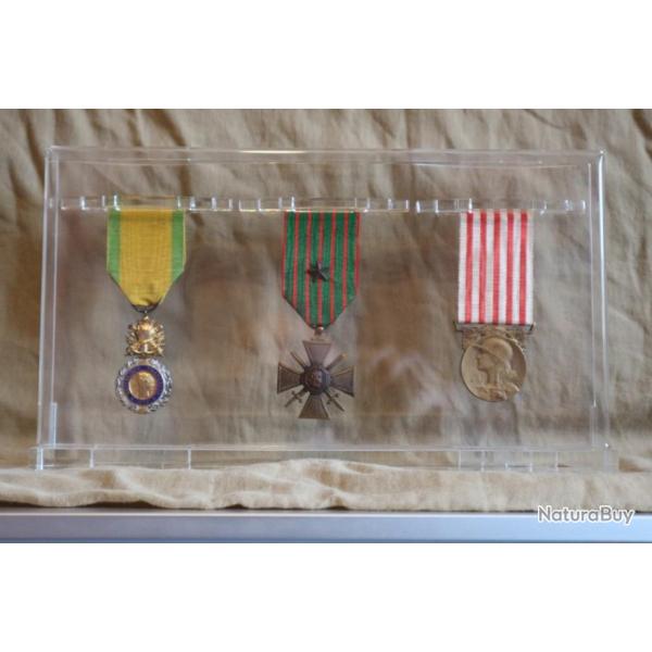 3 MEDAILLES 14/18 AVEC PRESENTOIR PLEXIGLASS