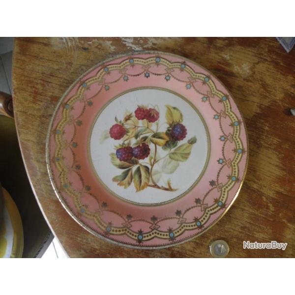 assiette royal worcester  V&A musee en metal