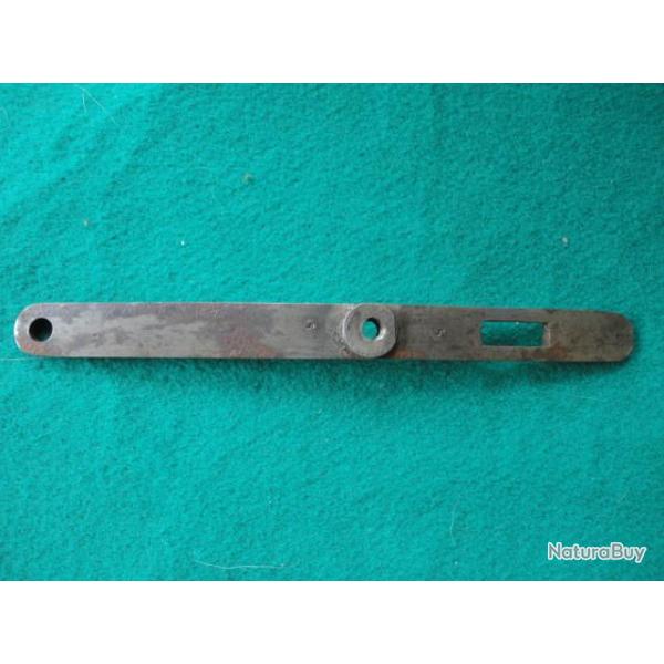 Sous garde de fusil r�glementaire.