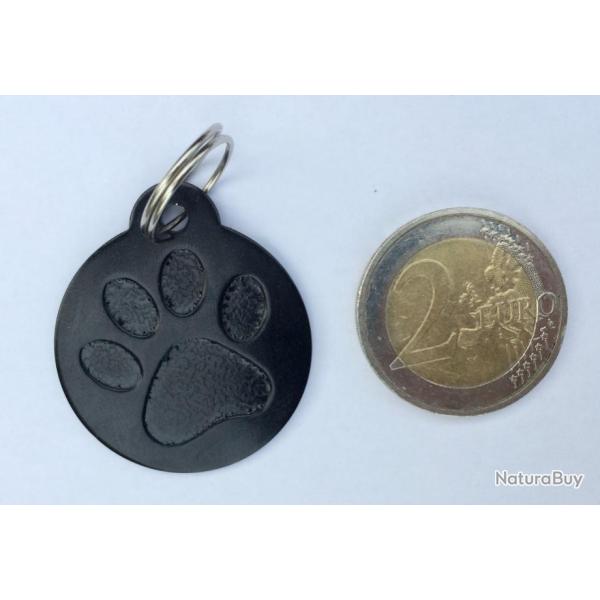 MEDAILLE Grav�e chien noire 32 mm"patte" en relief aluminium grand mod�le personnalisation offerte