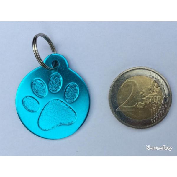 MEDAILLE Grav�e chien bleu clair  32 mm "patte" en relief alu grand mod�le personnalisation offerte