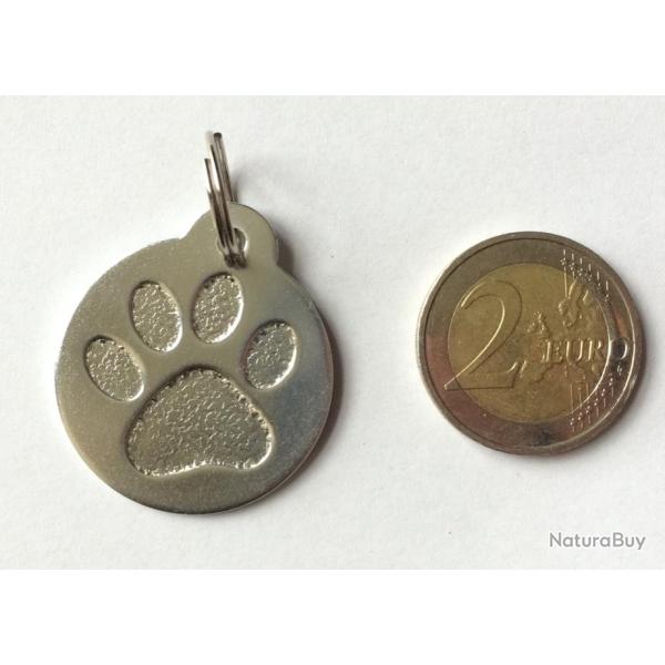 MEDAILLE Grav�e chien argent� 32 mm "patte" en relief alu grand mod�le personnalisation offerte