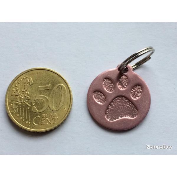 MEDAILLE Grav�e chien moyen rose 25 mm "patte" en relief alu personnalisation offerte