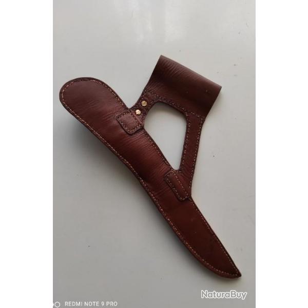 couteau de ceinture dans �tui cuir