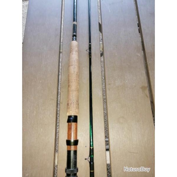 Trs jolie canne  mouche vert autrichien avec manche en bois prcieux excellent tat