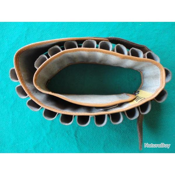 Cartouchi�re Tunet en cuir.