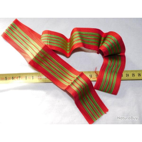 ANCIENNE COUPE RUBAN  MEDAILLE CROIX DE GUERRE 39-45  III� REPUBLIQUE ETAT NEUF 14 cm #.2
