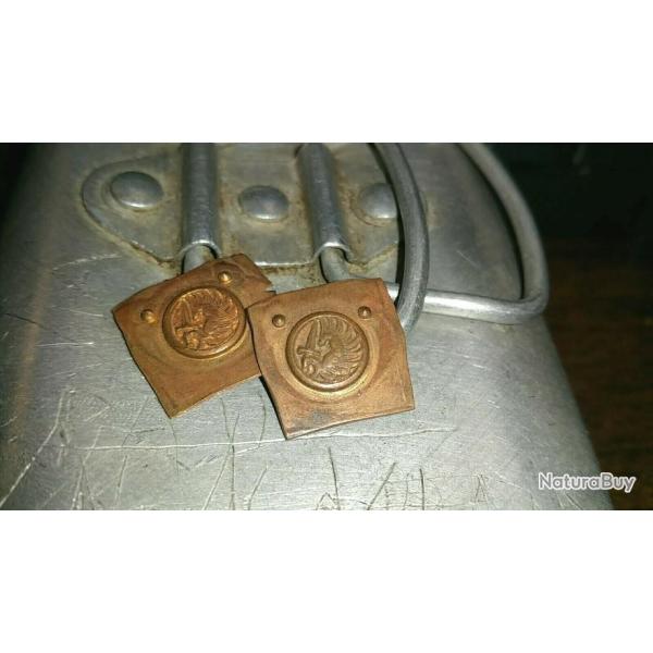 Lot de deux insignes parachutiste Francais en laiton non d�tour� ( 15 mm )