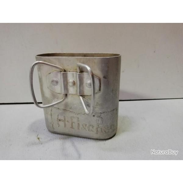 WW2 Quart r�glementaire fran�ais en alu ( WWII ) au nom de H.FISCHER