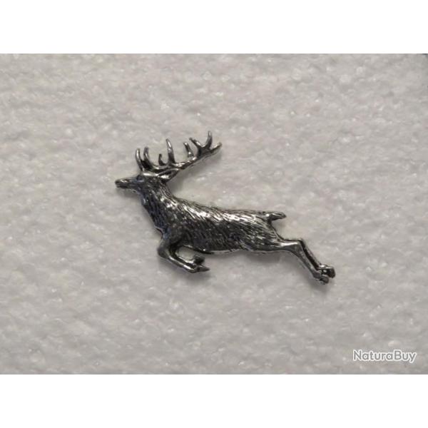 Broche Pin's de cerf � la course en �tain chasse 40 X 20 mm