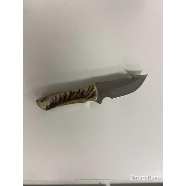 COUTEAU POIGNARD manche corne de b�lier