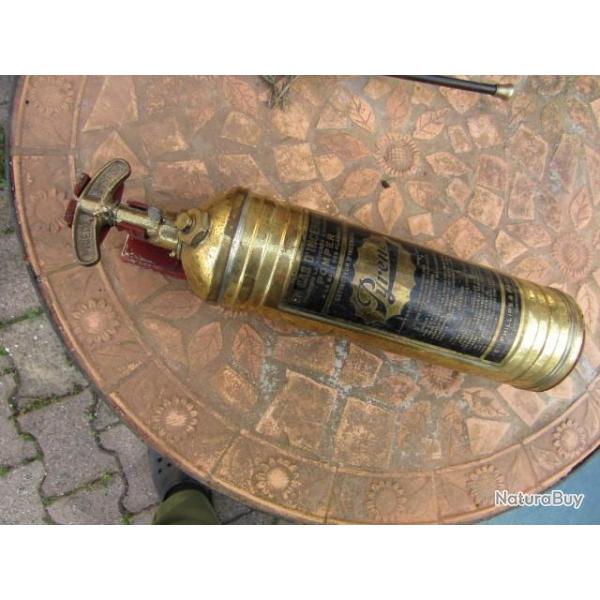 extincteur +support Pyr�ne US army  v�hicule jeep dodge 4x4 GMC deuxi�me guerre ww2