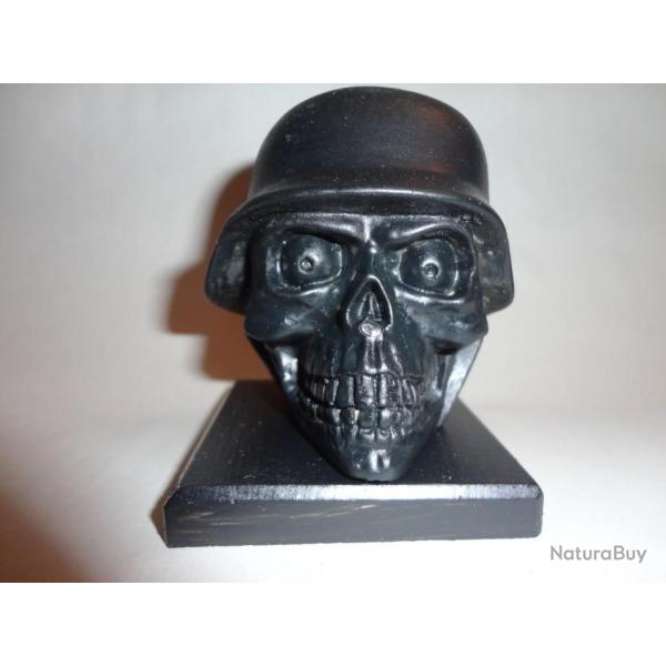 T�te de Mort et son casque noir